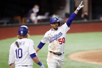 Dodgers pica en punta en la Serie Mundial al ganar primer juego a los Rays 8-3 Dodgers pica en punta en la Serie Mundial al ganar primer juego a los Rays 8-3