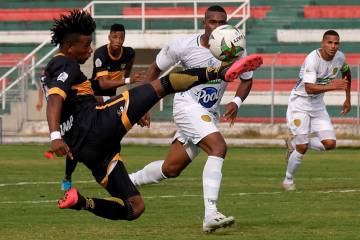 Leones sumó y se mantiene entre los ocho de la B Leones sumó y se mantiene entre los ocho de la B