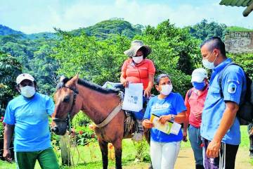En el Parque Nacional los Farallones los niños no dejaron de estudiar En el Parque Nacional los Farallones los niños no dejaron de estudiar