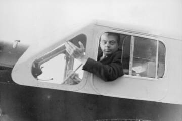 Antoine de Saint-Exupéry voló con alas bien abiertas Antoine de Saint-Exupéry voló con alas bien abiertas