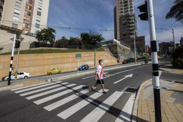 Semáforos de la Avenida Oriental, en Medellín, tendrán más tiempo para peatones Semáforos de la Avenida Oriental, en Medellín, tendrán más tiempo para peatones