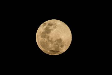 La luna más brillante y grande de abril La luna más brillante y grande de abril