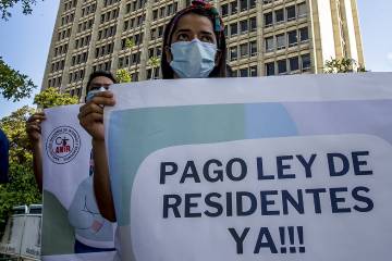Protesta de médicos residentes que exigen pago de salarios en Colombia Protesta de médicos residentes que exigen pago de salarios en Colombia