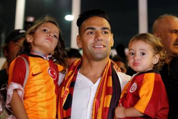 Así recibieron a Falcao en Turquía Así recibieron a Falcao en Turquía