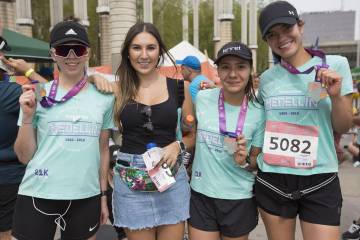 Vea las imágenes del río humano que engalanó la Maratón Medellín Vea las imágenes del río humano que engalanó la Maratón Medellín