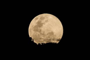 La luna más brillante y grande de abril La luna más brillante y grande de abril