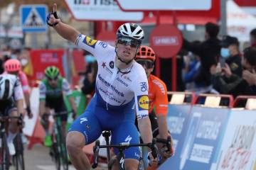 Sam Bennett ganó cuarta etapa de la Vuelta a España y Esteban Chaves sigue en top-10 Sam Bennett ganó cuarta etapa de la Vuelta a España y Esteban Chaves sigue en top-10