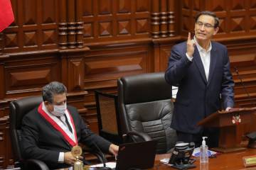 Martín Vizcarra se salva de la moción de vacancia en el Congreso del Perú Martín Vizcarra se salva de la moción de vacancia en el Congreso del Perú