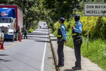 Abren la vía Hatillo - Cisneros, en Antioquia Abren la vía Hatillo - Cisneros, en Antioquia