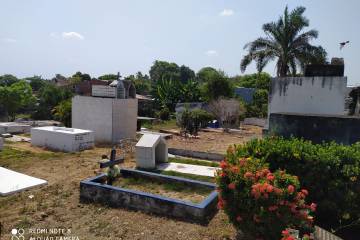 Traficantes de droga profanan cementerio local de Caucasia Traficantes de droga profanan cementerio local de Caucasia