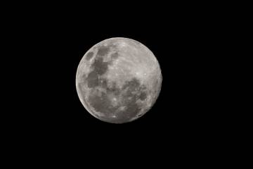 La luna más brillante y grande de abril La luna más brillante y grande de abril