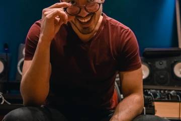 Este paisa compone música para películas Este paisa compone música para películas