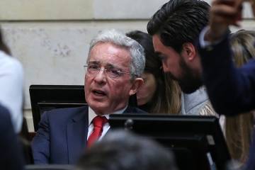 Uribe es denunciado por Montealegre y Perdomo por las masacres del El Aro y La Granja Uribe es denunciado por Montealegre y Perdomo por las masacres del El Aro y La Granja