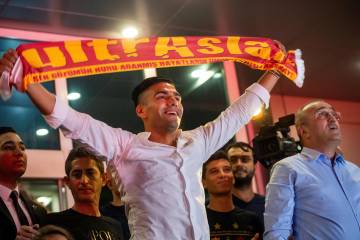 Así recibieron a Falcao en Turquía Así recibieron a Falcao en Turquía