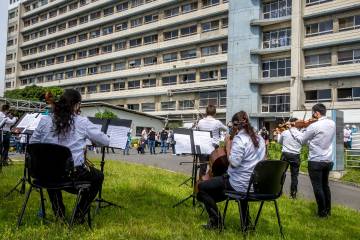Serenata, apoyo y silletas para el personal médico en Medellín Serenata, apoyo y silletas para el personal médico en Medellín