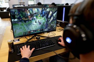 Esta gamer es la primera en jugar profesional Esta gamer es la primera en jugar profesional