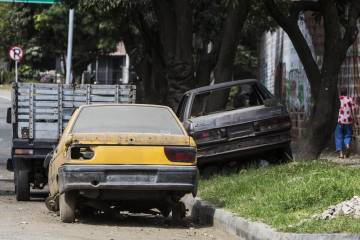 Medellín, ¿cementerio de carros? Medellín, ¿cementerio de carros?