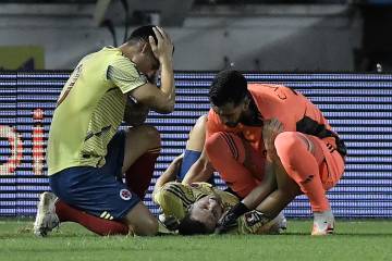 Santiago Arias se refirió a su lesión: Me duele el corazón más que mi pie Santiago Arias se refirió a su lesión: Me duele el corazón más que mi pie