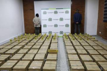 Incautan cocaína camuflada en tarros para shampoo de caballo en el aeropuerto El Dorado Incautan cocaína camuflada en tarros para shampoo de caballo en el aeropuerto El Dorado