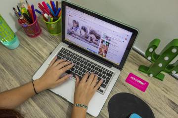 <p>En qué va el teletrabajo </p><p>y su regulación</p> <p>En qué va el teletrabajo </p><p>y su regulación</p>