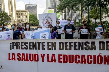 Protesta de médicos residentes que exigen pago de salarios en Colombia Protesta de médicos residentes que exigen pago de salarios en Colombia