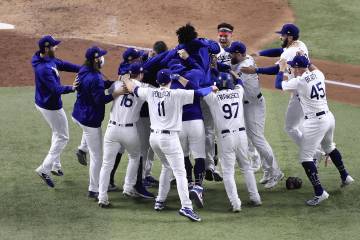Dodgers, campeones de la Serie Mundial de béisbol al dominar 4-2 a Rays de Tampa Dodgers, campeones de la Serie Mundial de béisbol al dominar 4-2 a Rays de Tampa