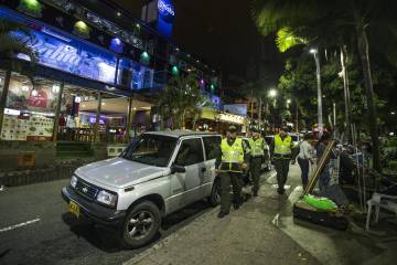 Policía sanciona a 14 personas que estaban de rumba en una casa hotel de El Poblado durante cuarentena por coronavirus Policía sanciona a 14 personas que estaban de rumba en una casa hotel de El Poblado durante cuarentena por coronavirus