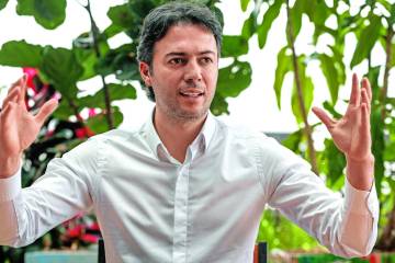 “Hay mentiras que se caen, y se caen solas” “Hay mentiras que se caen, y se caen solas”