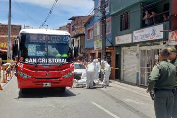 Mujer muere atropellada por un bus en el corregimiento de San Cristóbal, Medellín Mujer muere atropellada por un bus en el corregimiento de San Cristóbal, Medellín