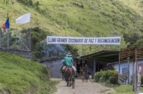 Luis Pérez denuncia que guerrilleros armados desertaron de ... - El Colombiano