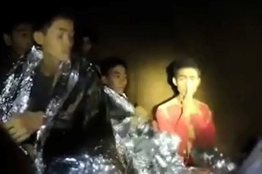 Captura de video de los niños atrapados en Tailandia.