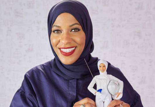 Barbie se pone el hiyab para honrar a atleta olímpica Barbie se pone el hiyab para honrar a atleta olímpica