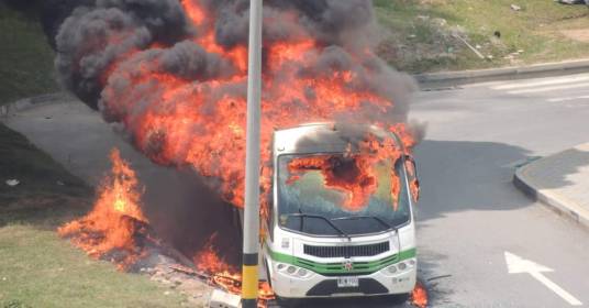 alimentadores loma de los bernal bus alimentador del metro incinerado en loma de los bernal alimentadores loma de los bernal bus alimentador del metro incinerado en loma de los bernal