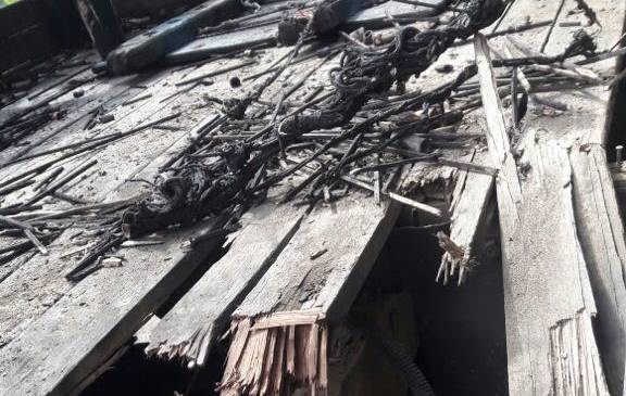 Así quedó el vehículo que transportaba el material pirotécnico FOTO CORTESÍA HABITANTES DE PUEBLORRICO Así quedó el vehículo que transportaba el material pirotécnico FOTO CORTESÍA HABITANTES DE PUEBLORRICO