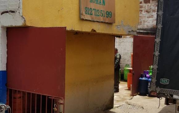 En Santa Rosa de Osos, Policías de la Sijín intervinieron un expendio que realizaba prácticas ilegales con cilindros de gas. FOTO: CORTESÍA En Santa Rosa de Osos, Policías de la Sijín intervinieron un expendio que realizaba prácticas ilegales con cilindros de gas. FOTO: CORTESÍA