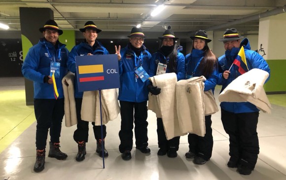 El momento previo cuando la delegación nacional preparaba salida a la inauguración.