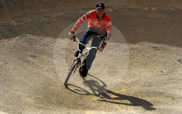 Carlos Zuluaga practica el BMX desde los 8 años. Su pasión por este deporte la refrenda en resultados. FOTO donaldo zuluAga