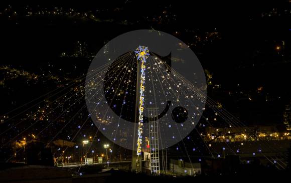 Festival de luces y estrellas fugaces adornan Envigado