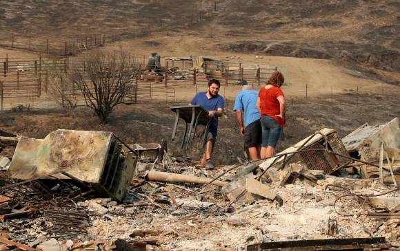 Ya van más de 200.000 evacuados por incendios en Los Ángeles