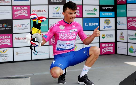 Julian Alaphilippe (Quick Step) celebra victoria de etapa y asume el liderato de la carrera Colombia Oro y Paz. FOTO EFE Julian Alaphilippe (Quick Step) celebra victoria de etapa y asume el liderato de la carrera Colombia Oro y Paz. FOTO EFE