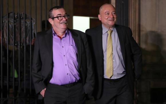 Rodrigo Londoño y Carlos Antonio Lozada a su llegada al Palacio de Nariño. FOTO EFE Rodrigo Londoño y Carlos Antonio Lozada a su llegada al Palacio de Nariño. FOTO EFE