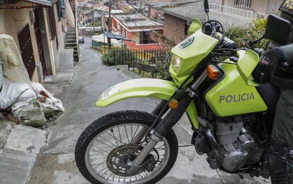 Motorizado de la Policía en Robledo. Foto: Robinson Sáenz Vargas Motorizado de la Policía en Robledo. Foto: Robinson Sáenz Vargas