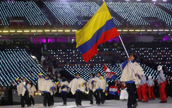 Pedro Causil, patinador sanandresano, forjado en Antioquia, portó la bandera colombiana.