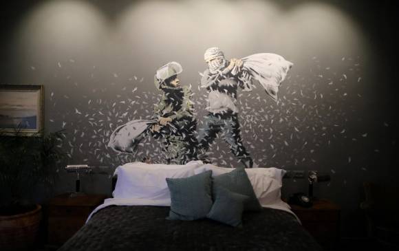 El “Hotel Walled-Off”, la última creación de Banksy. FOTO AFP El “Hotel Walled-Off”, la última creación de Banksy. FOTO AFP