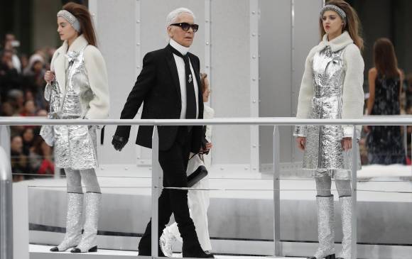 karl lagerfeld en el desfile de Chanel. FOTO EFE karl lagerfeld en el desfile de Chanel. FOTO EFE