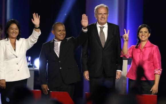 De derecha a izquierda, candidatos a la presidencia de Perú: Keiko Fujimori, de Fuerza Popular; Miguel Hilario, de Progresando; Alfredo Barnechea, de Acción Popular, y Veronika Mendoza. FOTO AP