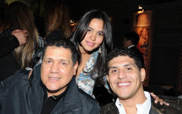 Hebert King, a la izquierda, con Mimi Anaya y Héctor Zuleta en el lanzamiento de la novela Tierra de cantores. FOTO Archivo El Colombiano Hebert King, a la izquierda, con Mimi Anaya y Héctor Zuleta en el lanzamiento de la novela Tierra de cantores. FOTO Archivo El Colombiano