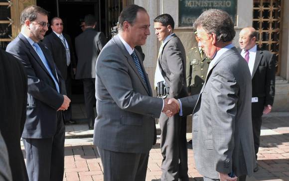 El presidente Juan Manuel Santos y el exjefe negociador en la mesa de diálogo con el ELN Juan Camilo Restrepo