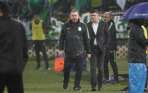 Hernán Darío Herrera protestó por la pierna fuerte de los jugadores de La Equidad y fue expulsado.