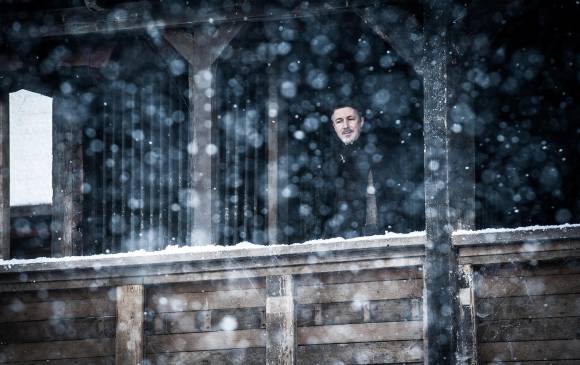 Meñique sigue en Invernalia. Jon lo amenazó en el segundo capítulo. FOTO Cortesía HBO Meñique sigue en Invernalia. Jon lo amenazó en el segundo capítulo. FOTO Cortesía HBO